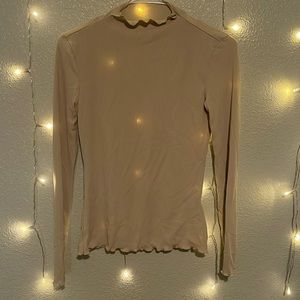 Mock-Neck lettuce trim form fitted top